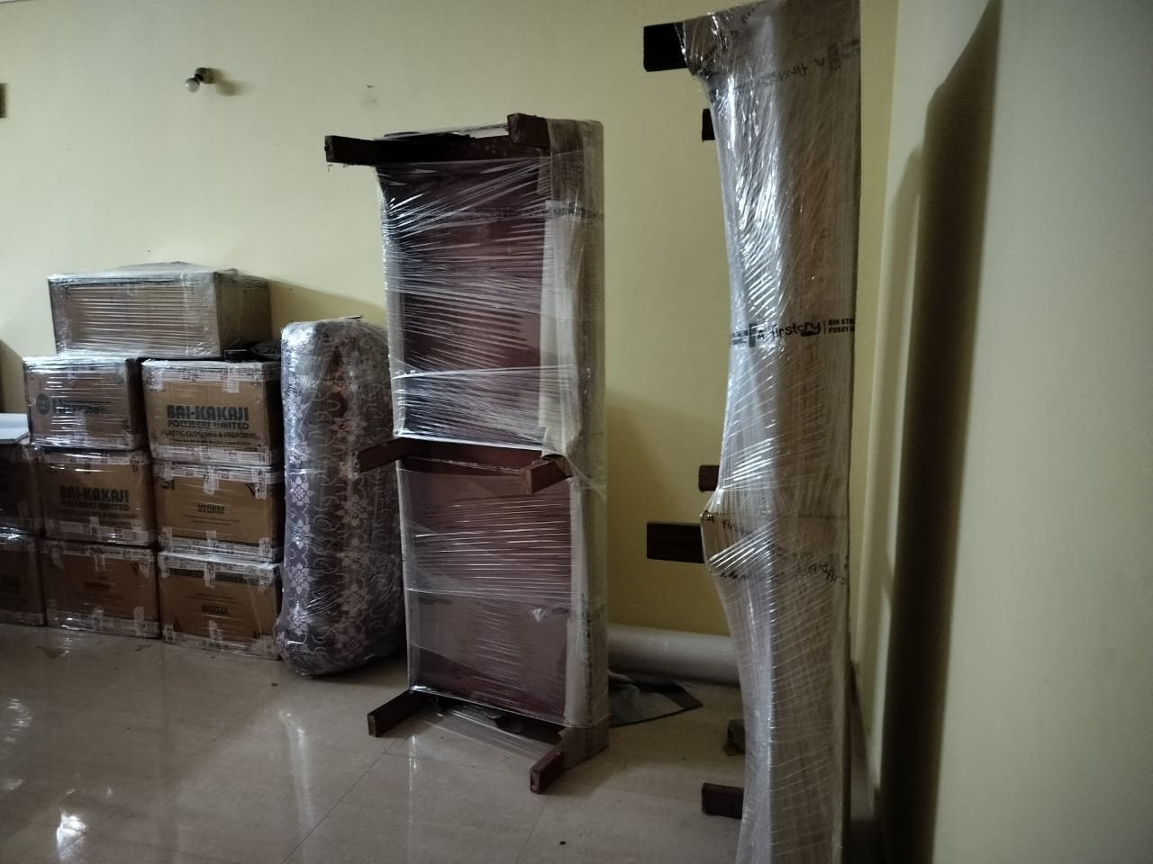 Packers and movers from Bangalore to Cochin Karla handling safe intercity relocation